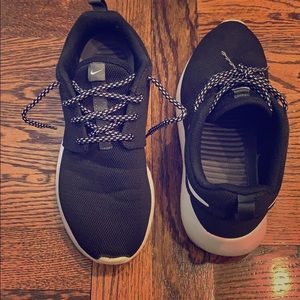 Nike Roshe Women’s Tennis Shoes